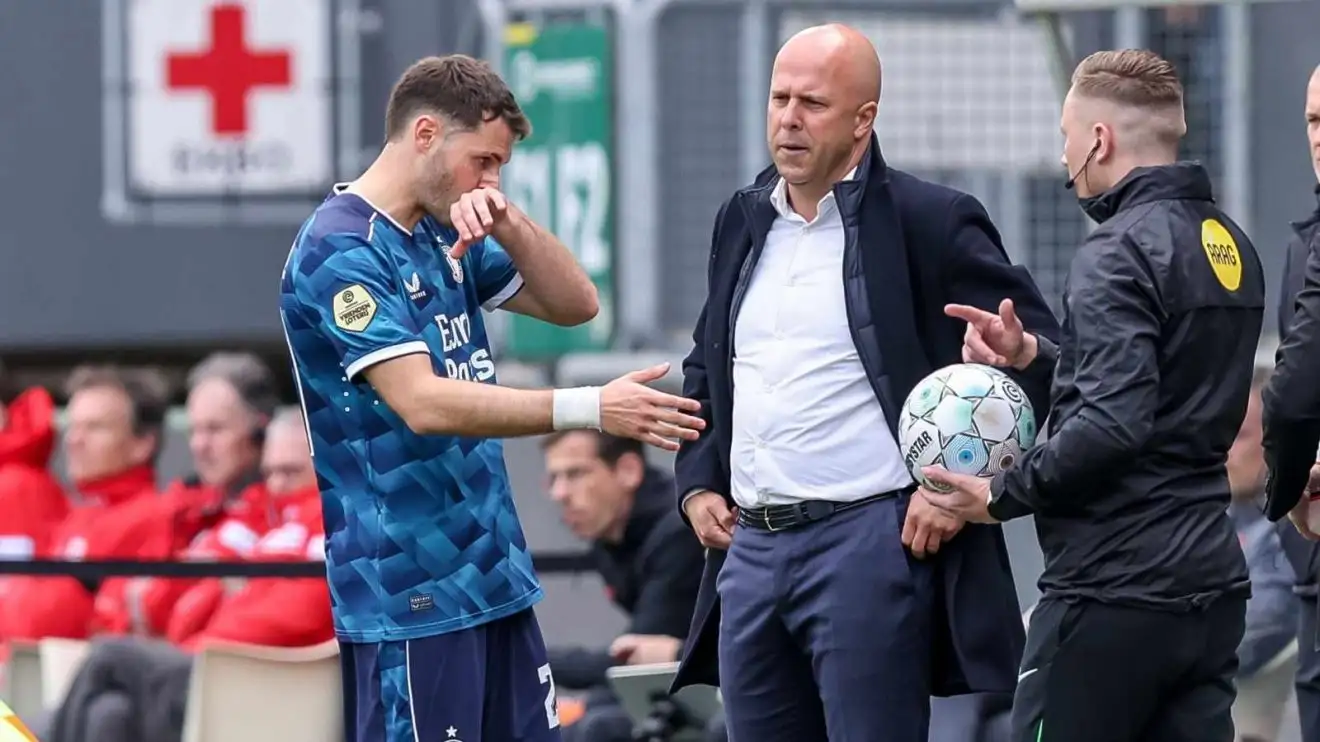 Liverpool transfer: Slot 'discusses' Feyenoord reunion as £40m Man Utd 'bidding war' is mooted 1 Liverpool transmit