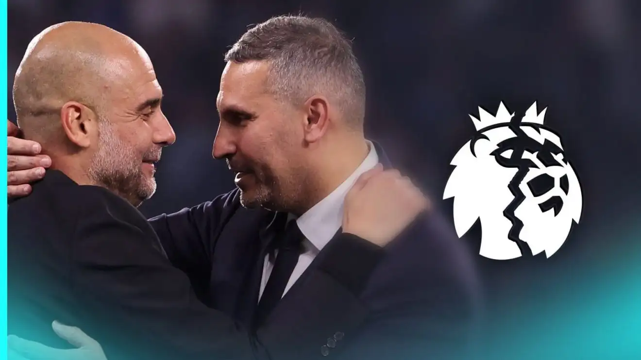 HLV Pep Guardiola của Manchester City và chủ tịch Khaldoon Al Mubarak với huy hiệu Premier League bị nứt