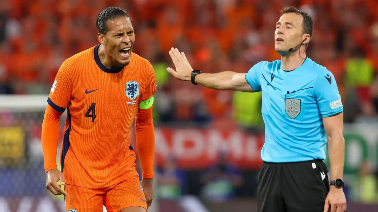 Virgil van Dijk screams umpire Netherlands