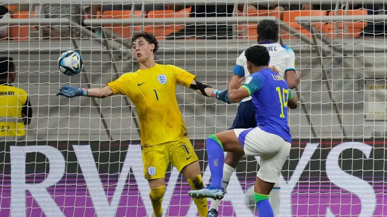 Arsenal 'make offer' for Englishman with Gunners 'about to prevail' in Calafiori negotiations 1 Toolbox transmit target Tommy Setford