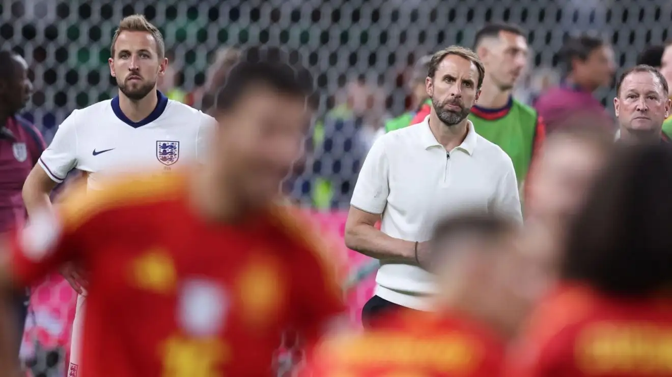 Harry Kane and also Gareth Southgate filtering system dejected after England lose the Euro 2024 final