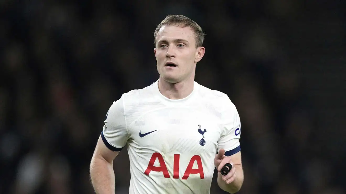 Tottenham Hotspur's Oliver Skipp run proper into posture