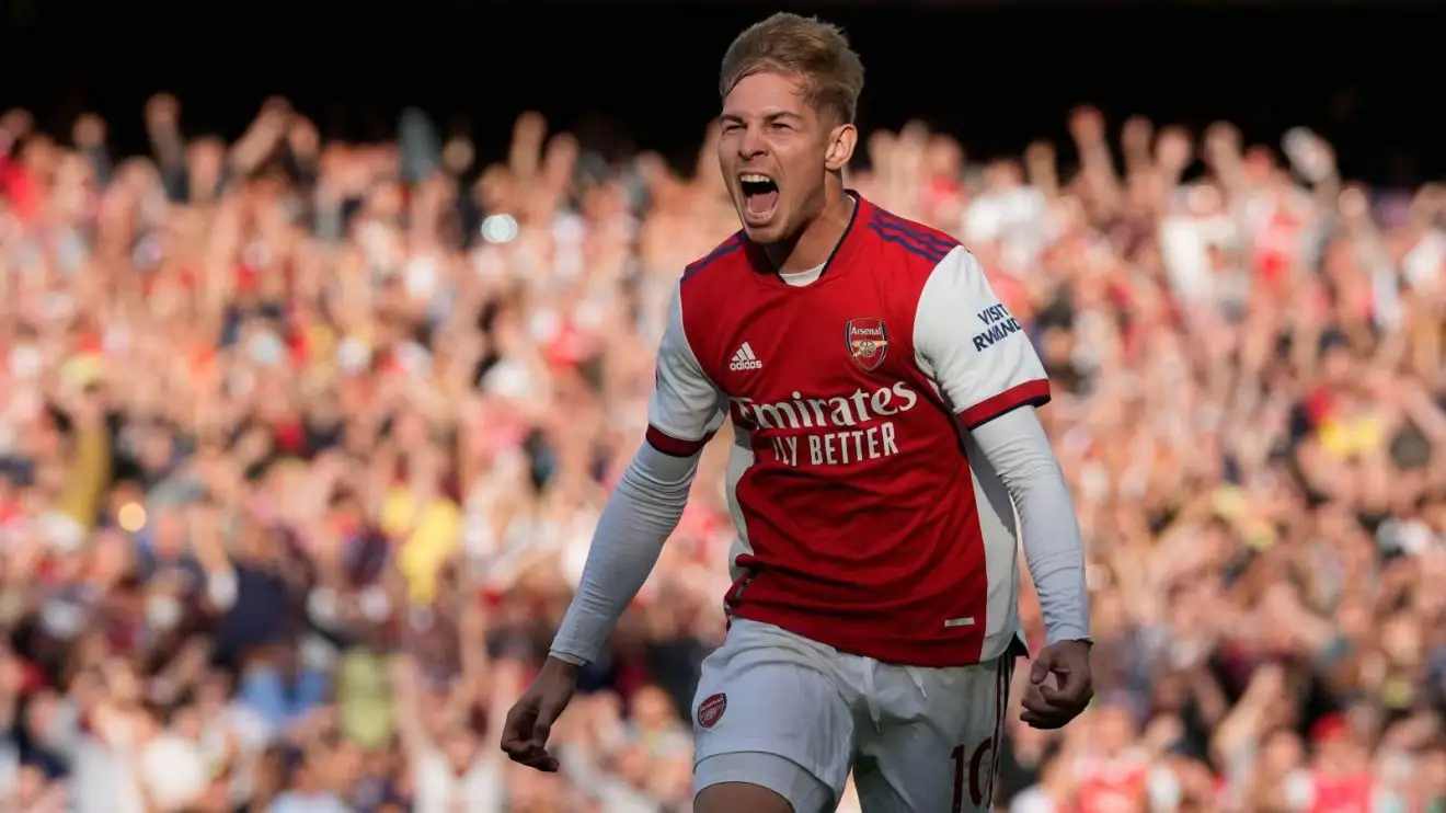 Tiền vệ Emile Smith Rowe của Arsenal ăn mừng bàn thắng vào lưới Tottenham