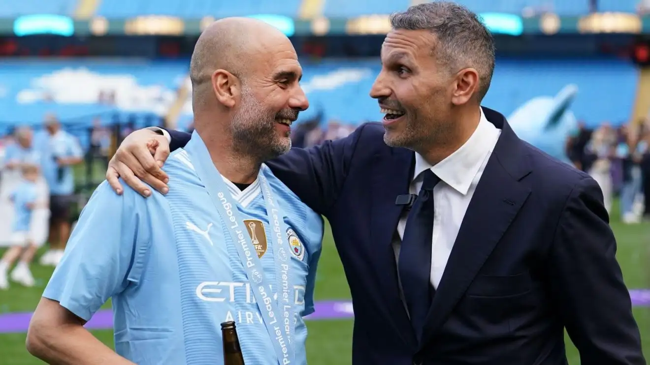 Pep Guardiola và Khaldoon Al Mubarak ăn mừng chức vô địch Premier League