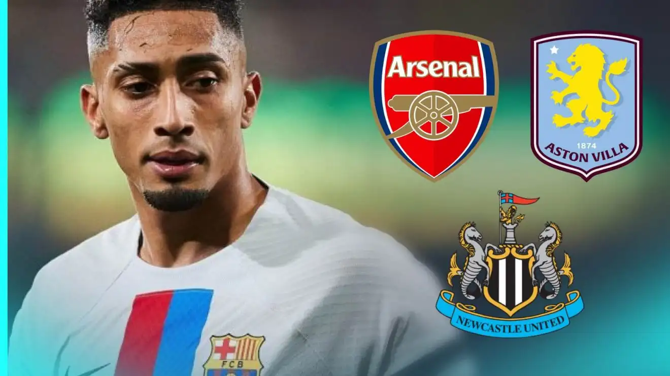 Raphinha với huy hiệu Arsenal, Aston Villa và Newcastle