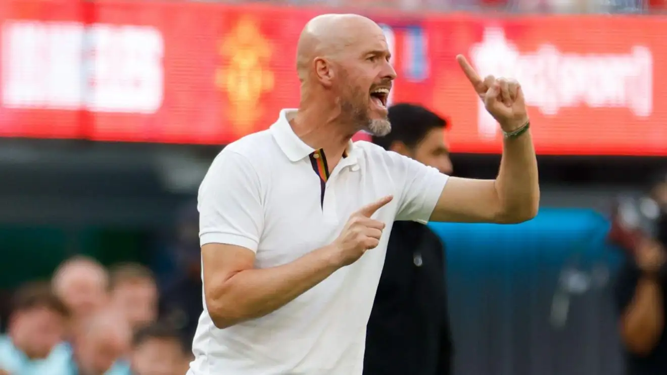 Erik ten Hag trong trận giao hữu giữa Man Utd và Arsenal