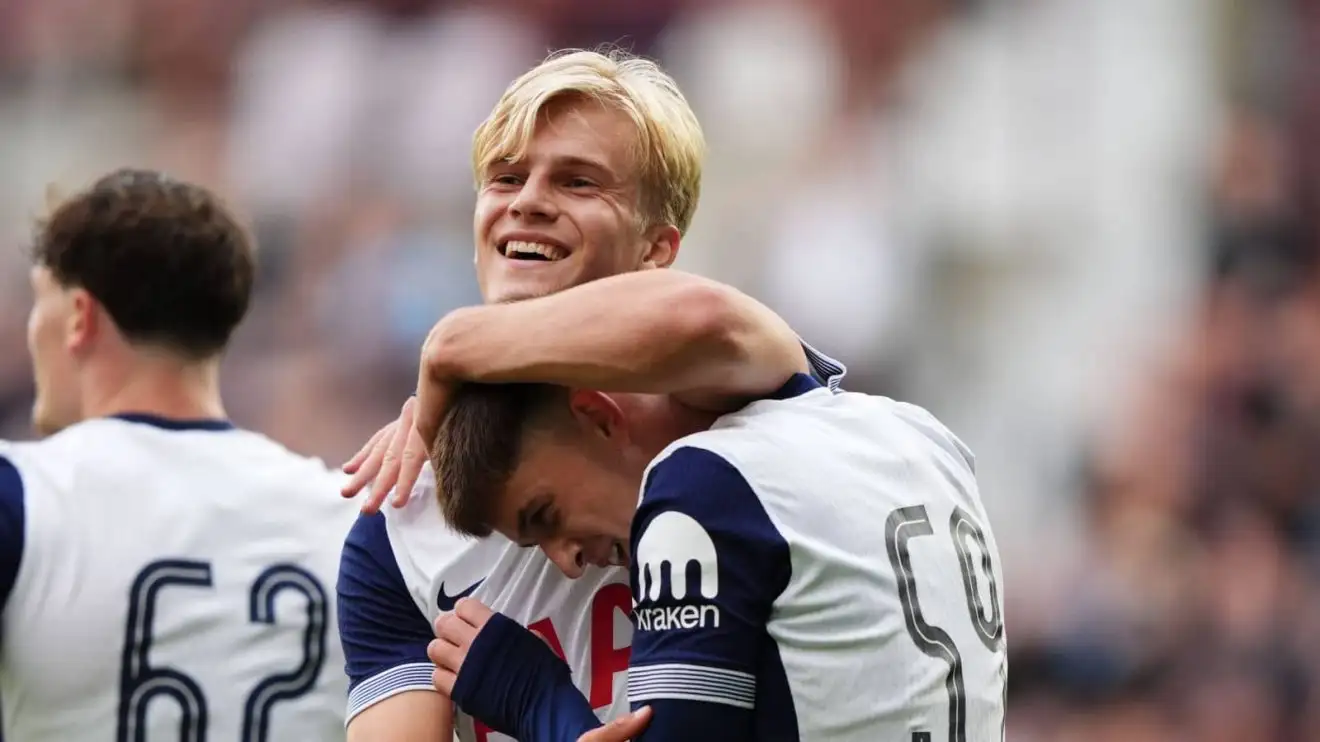 Tottenham man wowed by young teammate as new 'starboy' uncovered in pre-season triumph 1 Lucas Bergvall, Mikey Moore, Tottenham