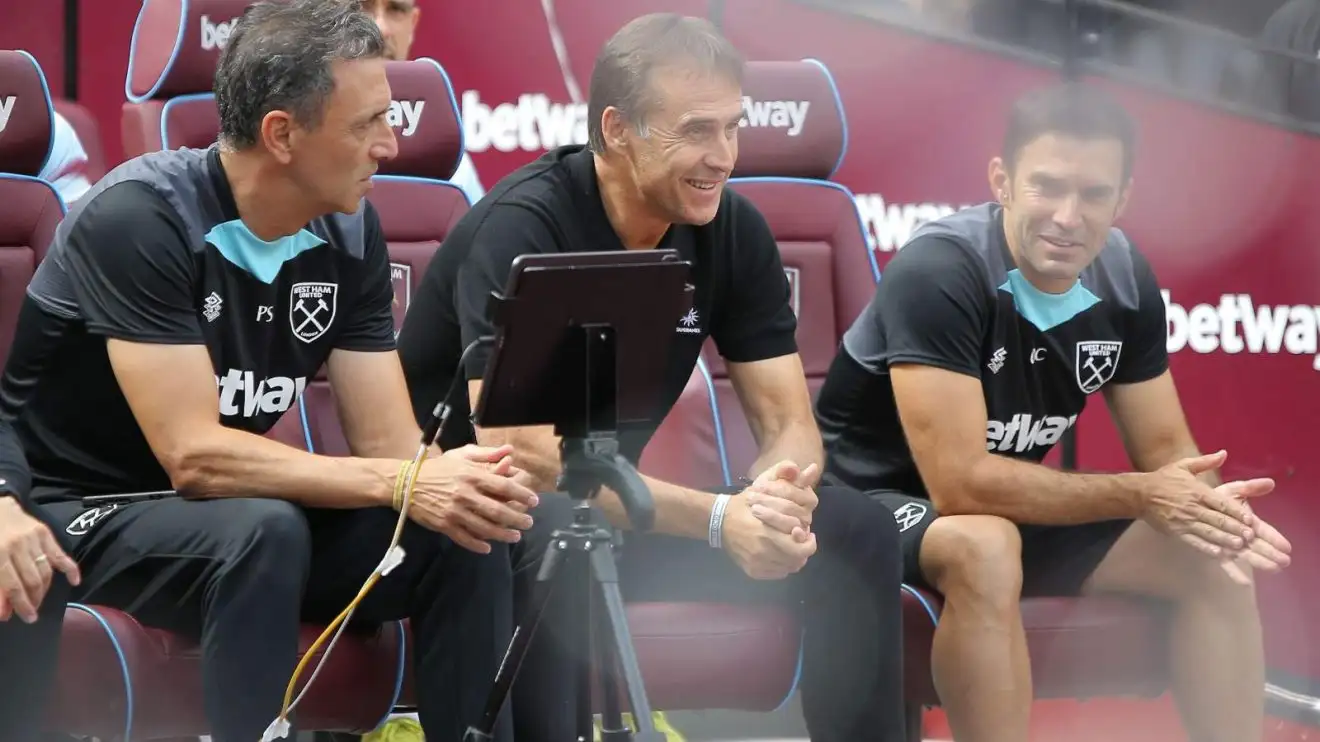 HLV West Ham Julen Lopetegui trước trận đấu tại sân vận động London