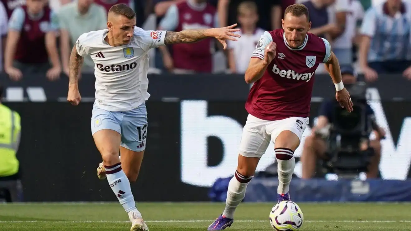 Hậu vệ Lucas Digne của Aston Villa và cầu thủ West Ham Vladimir Coufal