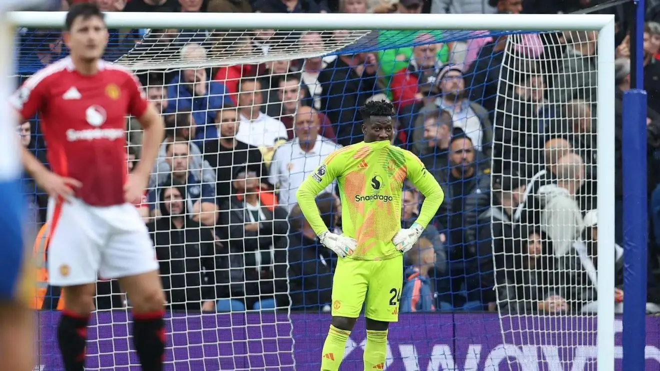 Thủ môn Andre Onana của Manchester United phản ứng sau bàn thắng của Brighton