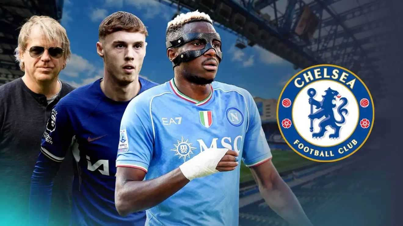 Victor Osimhen, Cole Palmer và Todd Boehly với huy hiệu Chelsea