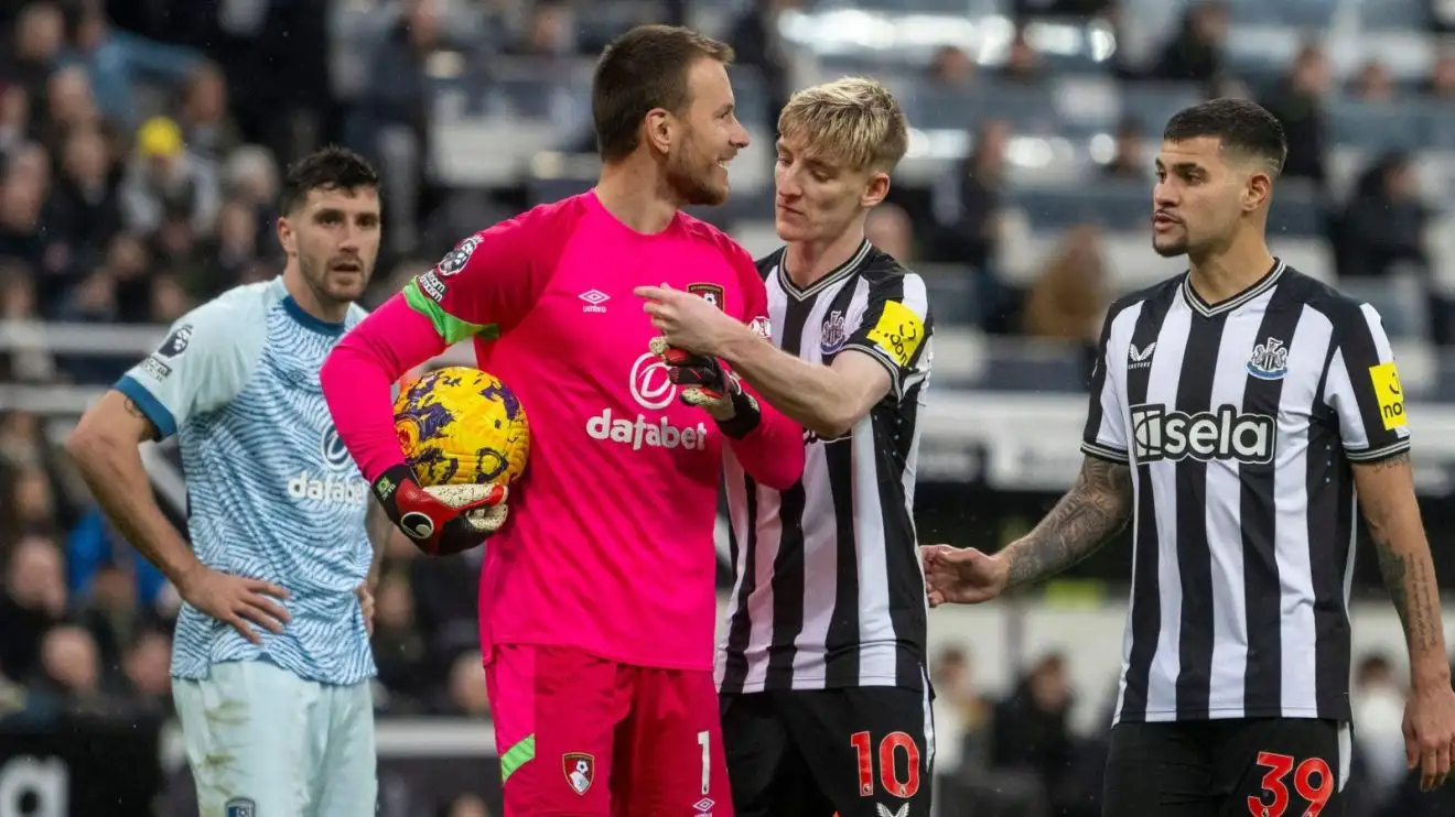 Arsenal 'explore' PL 'loan deal' amid £25m 'impasse' with transfer at risk of collapse despite 'agreement' 1 Palette transmit Neto