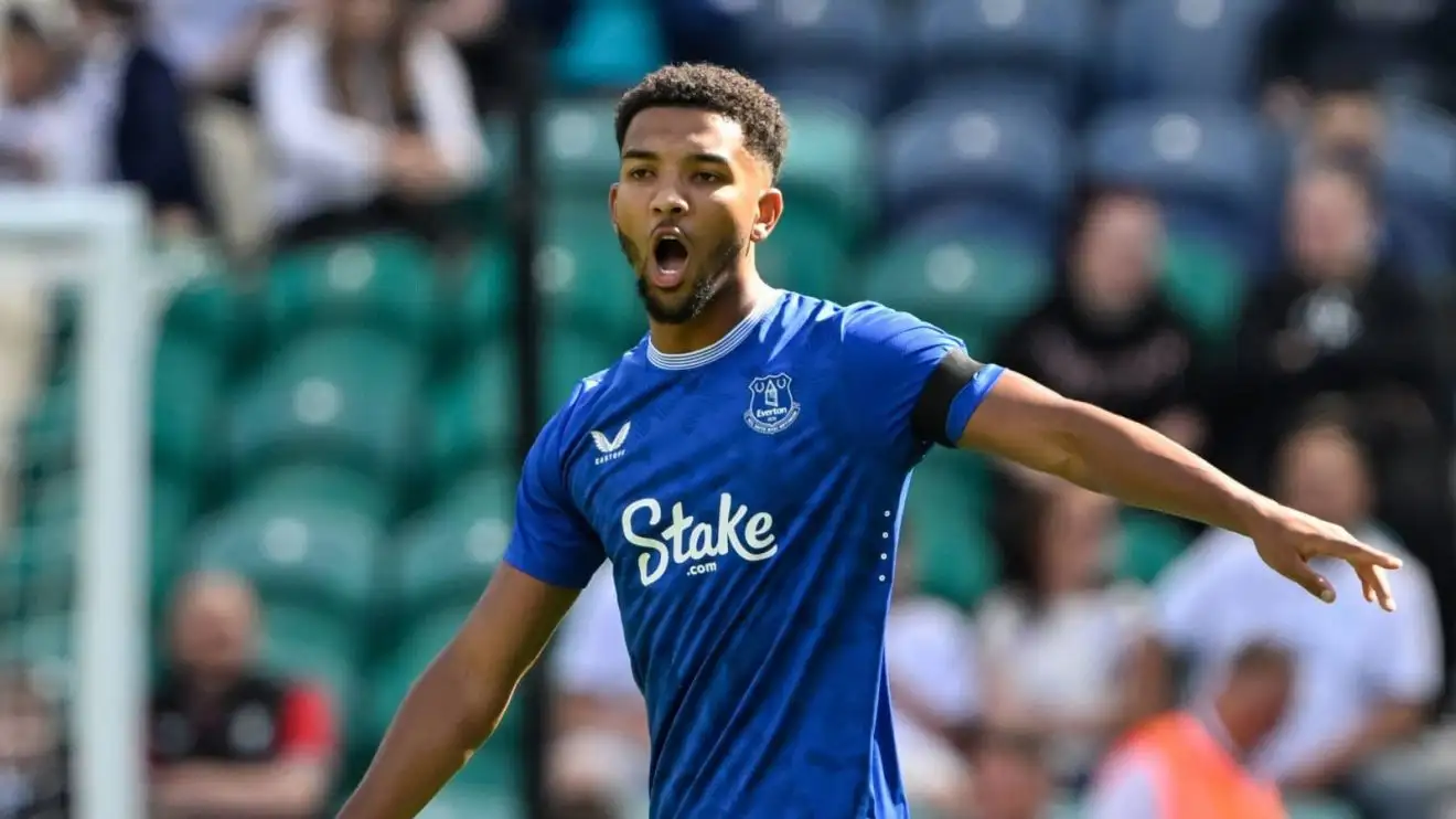 Everton defender 'in talks' over shock transfer after stint with bitter rivals 1 Mason Holgate, Everton, August 2024
