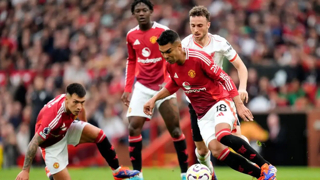 Man Utd: Casemiro's wife hits back at critics as Ten Hag explains sub decision - 'we had to take risks' 1 Casemiro Manchester Unified