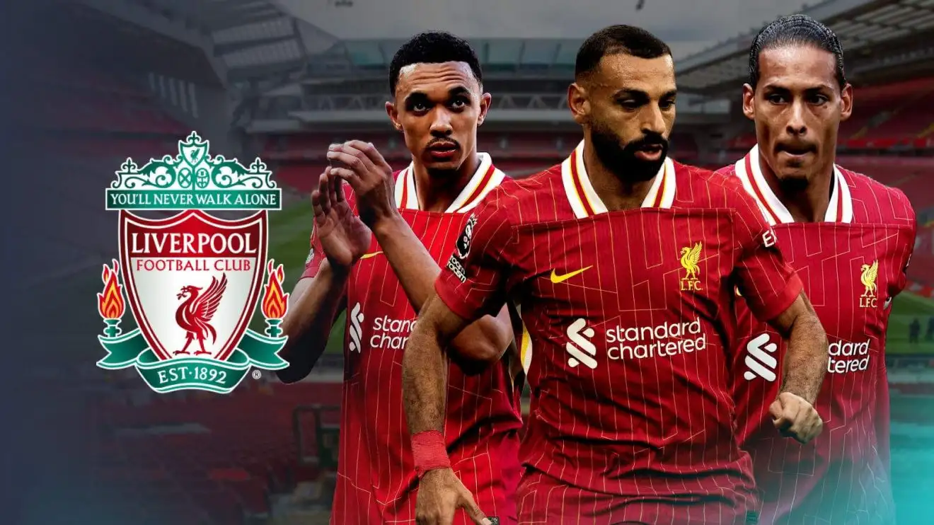 Mo Salah, Trent Alexander-Arnold và Virgil van Dijk với huy hiệu Liverpool và bối cảnh Anfield