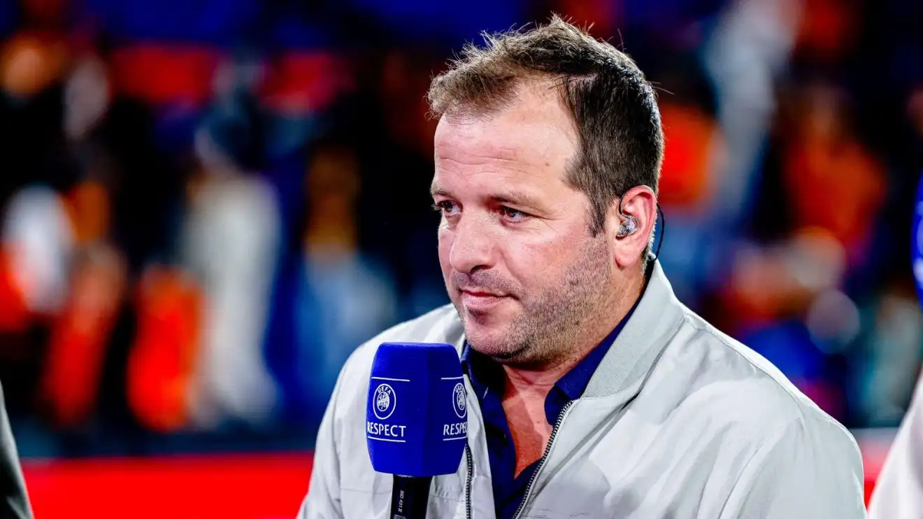 Van der Vaart claims Arsenal are not Man City's biggest challengers as he reveals Gunners 'worry' 1 Rafael van der Vaart on Arsenal
