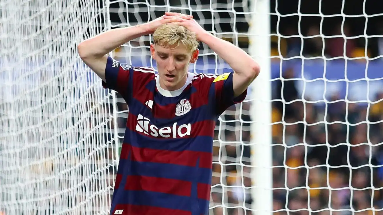 Newcastle winger Anthony Gordon aesthetics dejected after a miss