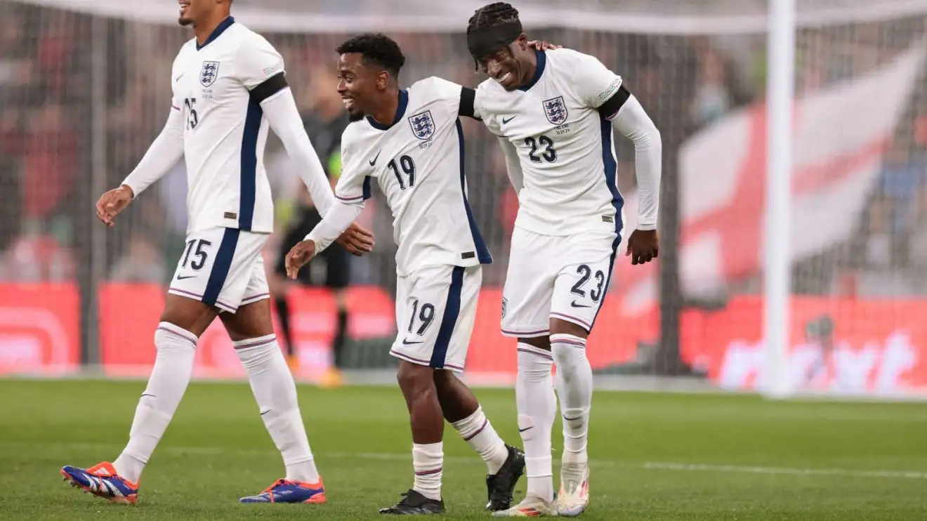 Các ngôi sao của New England Angel Gomes và Noni Madueke ăn mừng sau chiến thắng