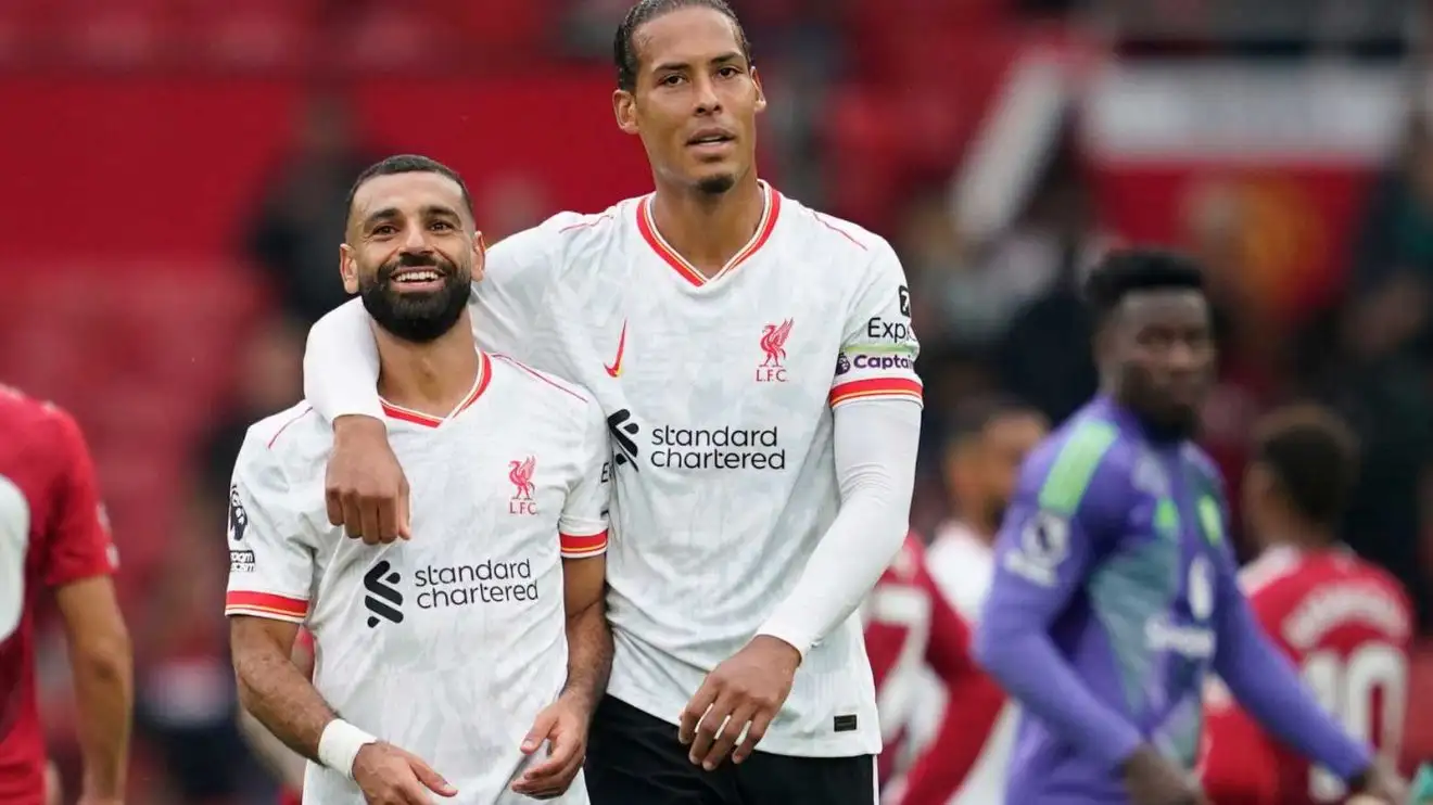 Bộ đôi Liverpool Virgil van Dijk và Mohamed Salah sau chiến thắng