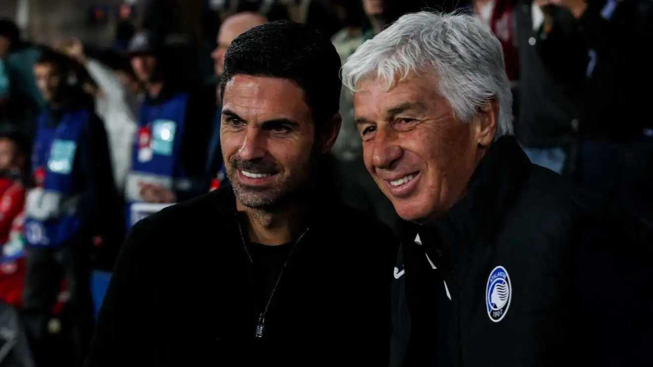 HLV Mikel Arteta của Arsenal và Gian Piero Gasperini chụp ảnh trước trận đấu