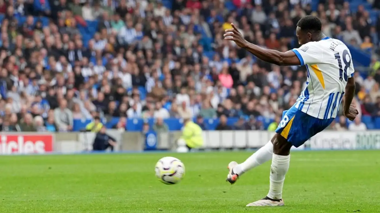 Danny Welbeck ghi bàn cho Brighton trong trận gặp Nottingham Forest