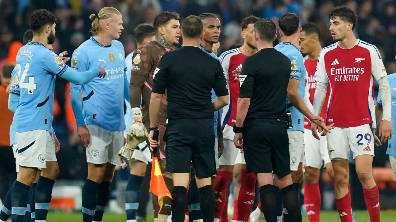 Proof that Arsenal have 'rattled' and 'scared' Manchester City with Mourinho 'potion' setting in 1 Manchester Municipal and also Repertoire players argue