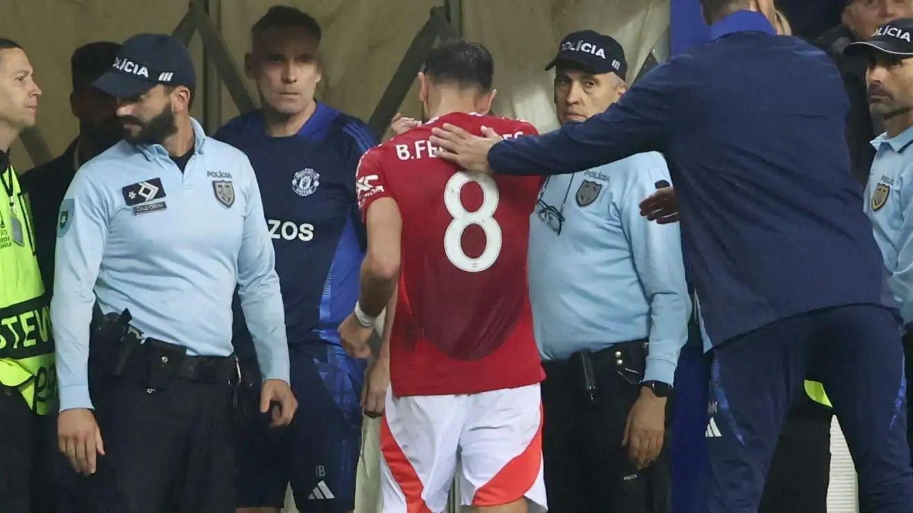 Male Utd captain Bruno Fernandes sent out off against Porto