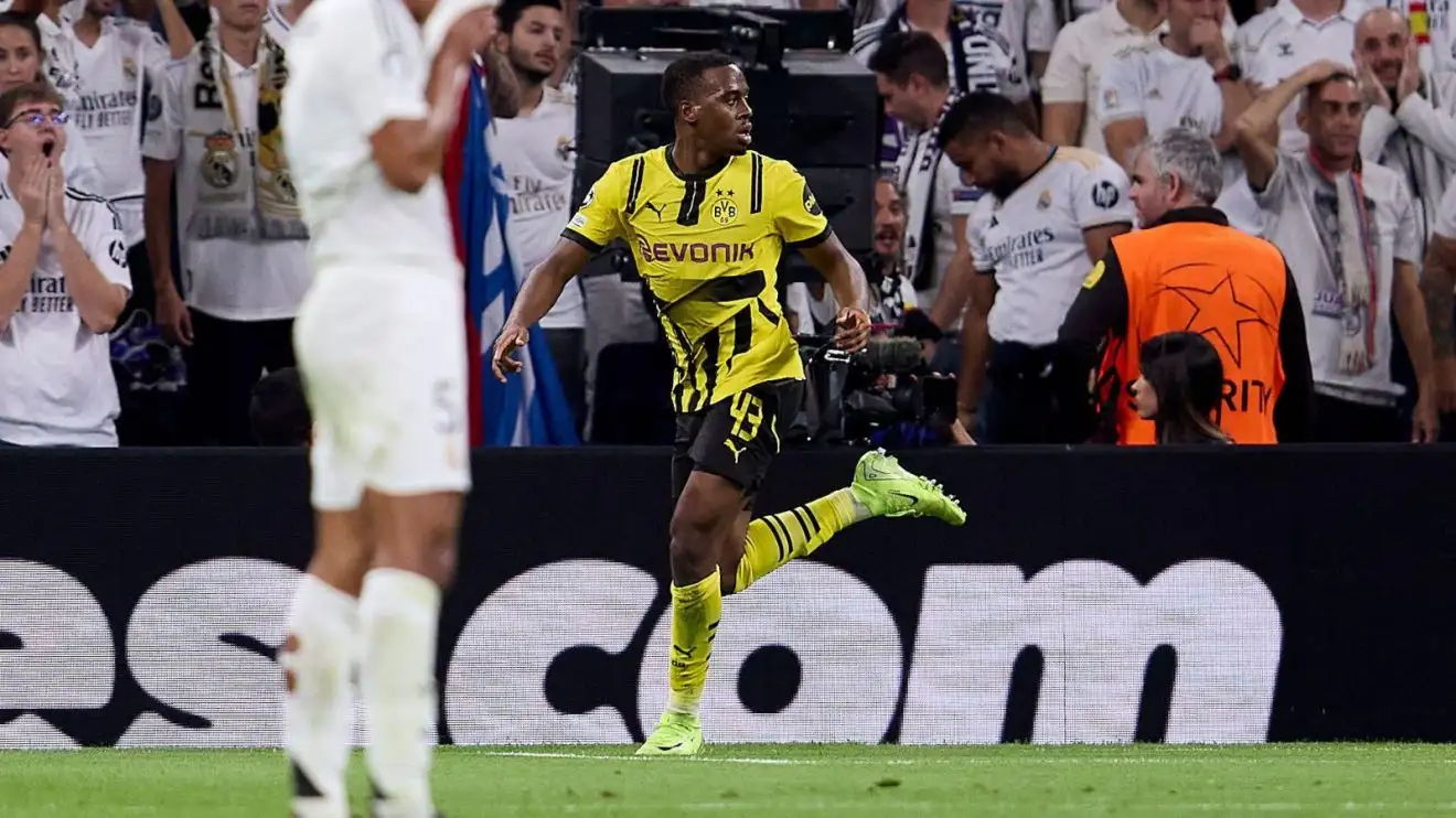 Tiền đạo Jamie Gittens của Borussia Dortmund ăn mừng trận gặp Real Madrid