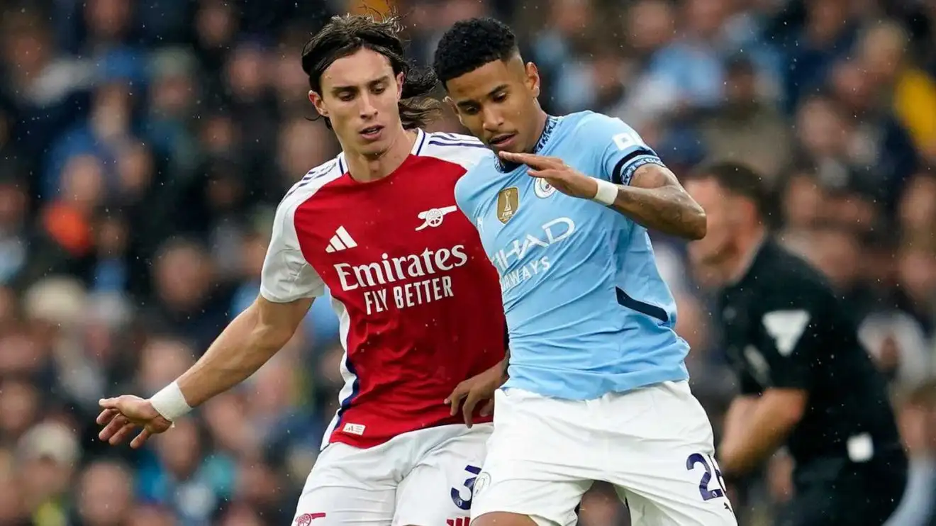 Arsenal defender Riccardo Calafiori and Manchester City winger Savinho during a match