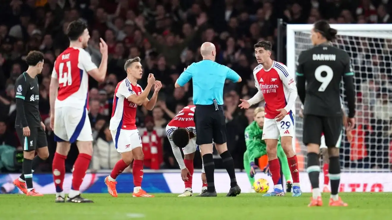 Will Arsenal refuse Liverpool 'guard of honour'? 1 Medley players share some ideas via referee Anthony Taylor