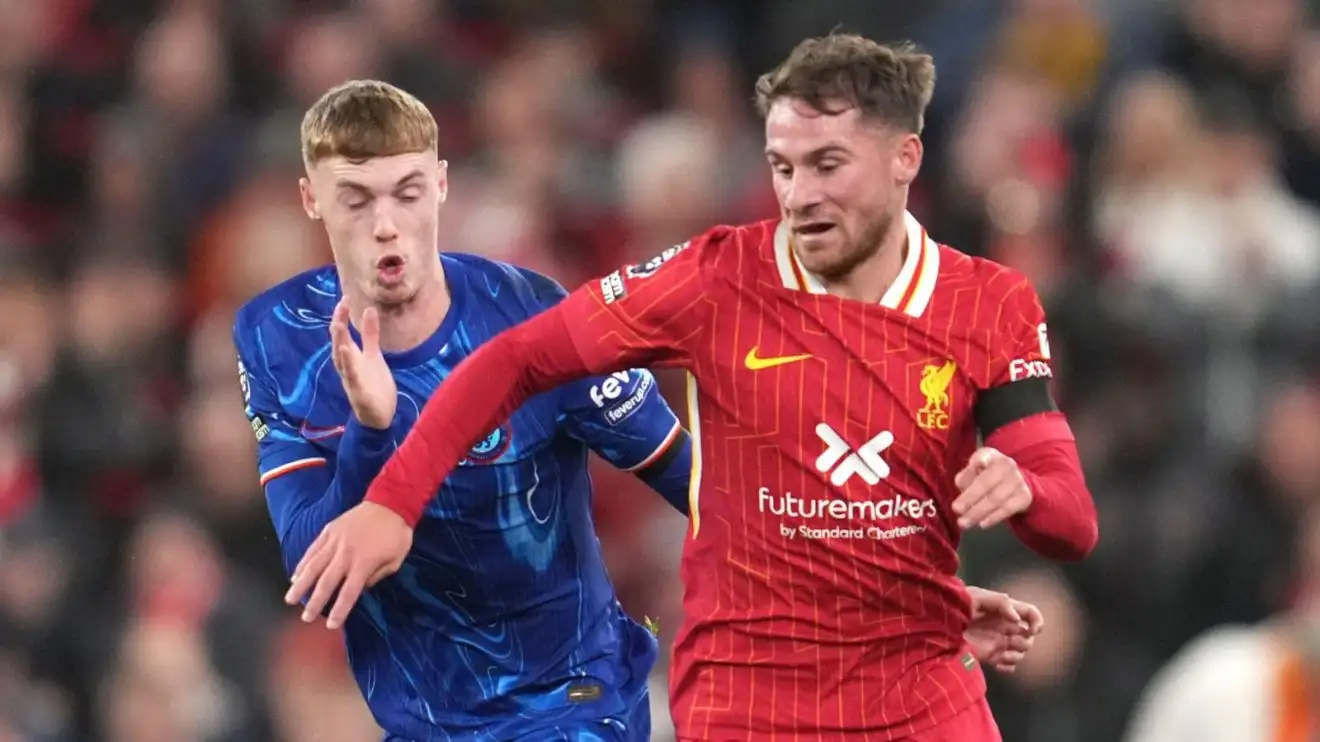 Chelsea player Cole Palmer and Liverpool midfielder Alexis Mac Allister