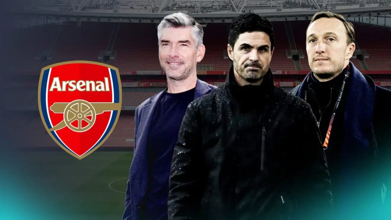 Richard Hughes, Mikel Arteta and Mark Noble with the Arsenal badge