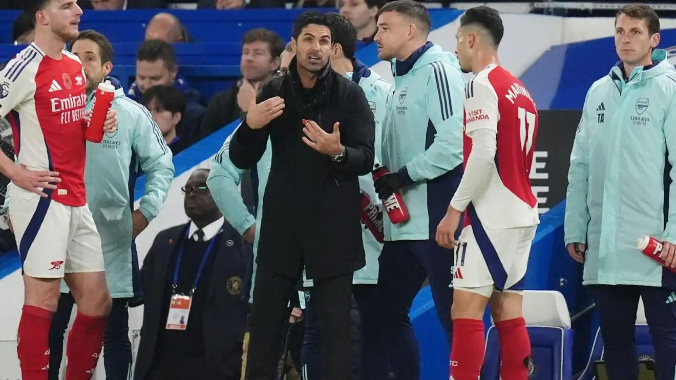 Arsenal employer Mikel Arteta confers directions throughout a match