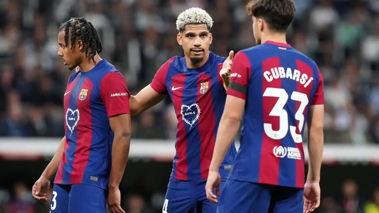 Chelsea-linked Ronald Araujo, Jules Kounde and Pau Cubarsi during a match