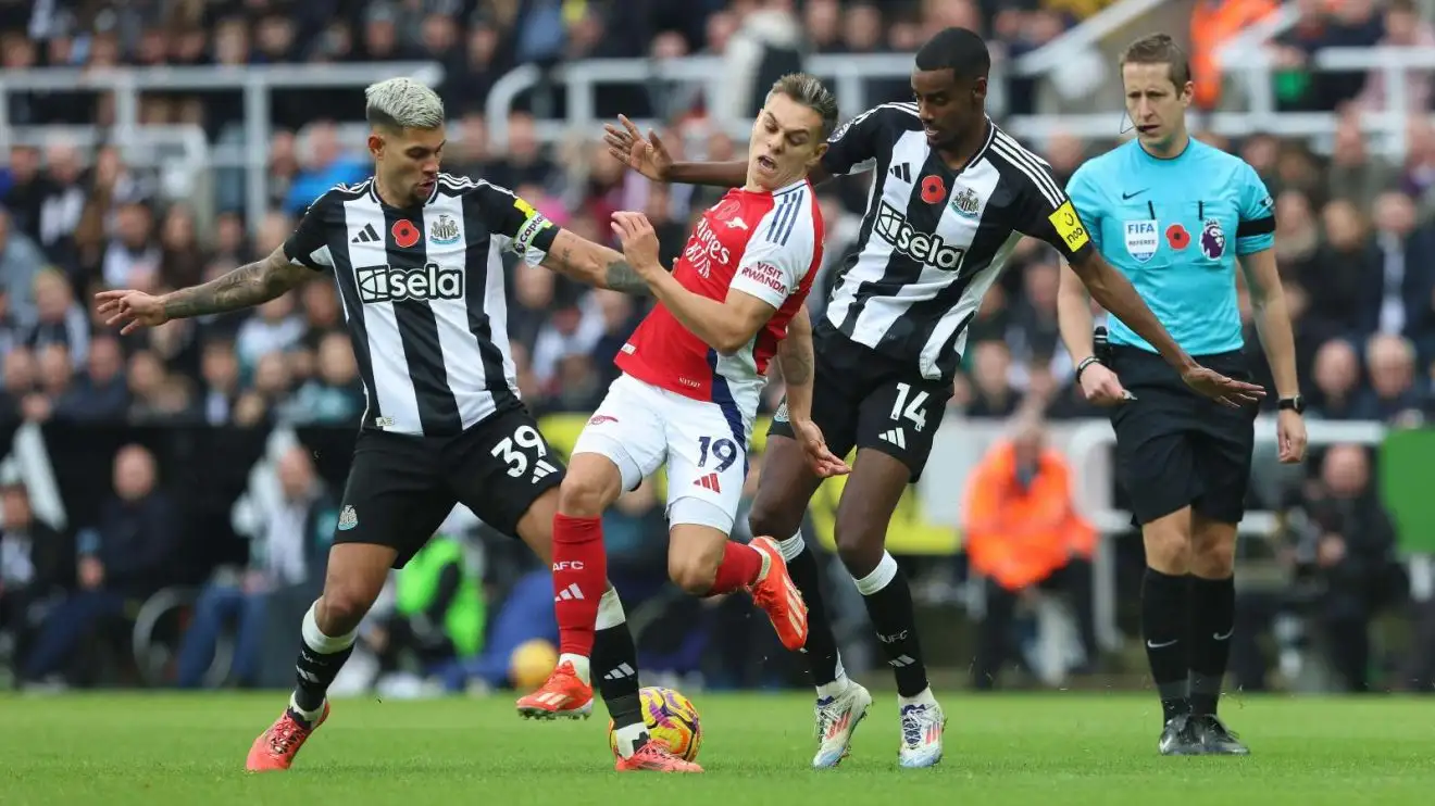 Arsenal: Newcastle know 'retaining' striker 'won't be easy' as 'confident' Arteta eyes 'great desire' 1 Alexander Isak and Bruno Guimaraes full wearing Leandro Trossard for the ball