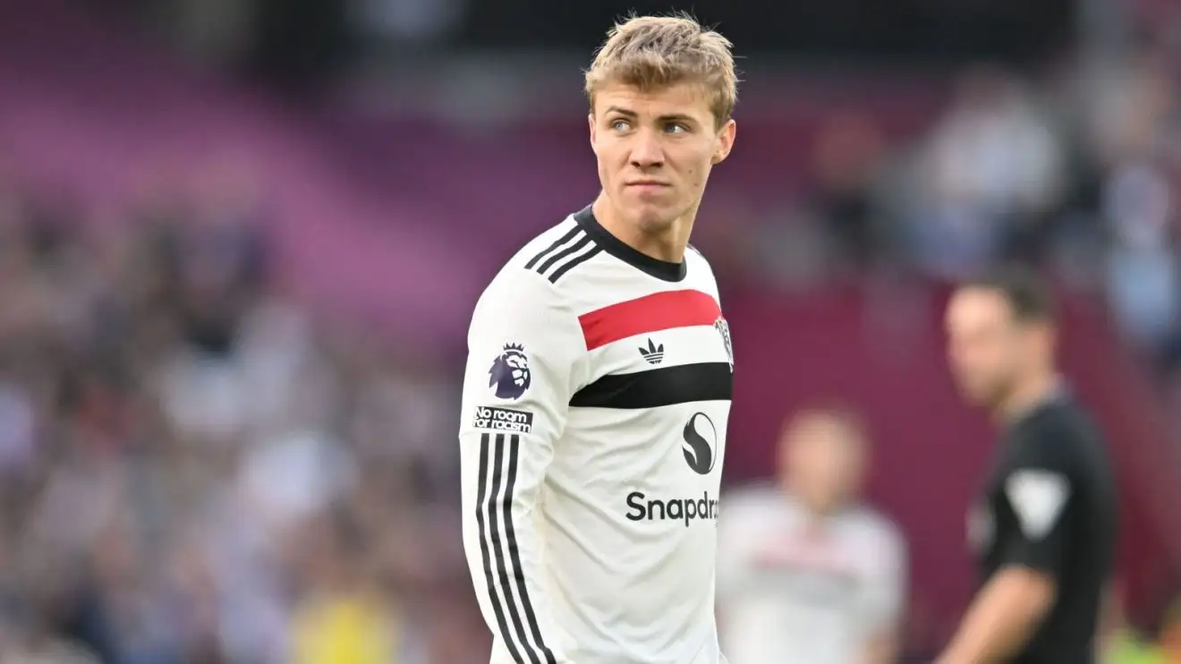 Man Utd star slammed for being 'completely hopeless again' as he looked like a 'boy among men' 1 Male Utd striker Rasmus Hojlund