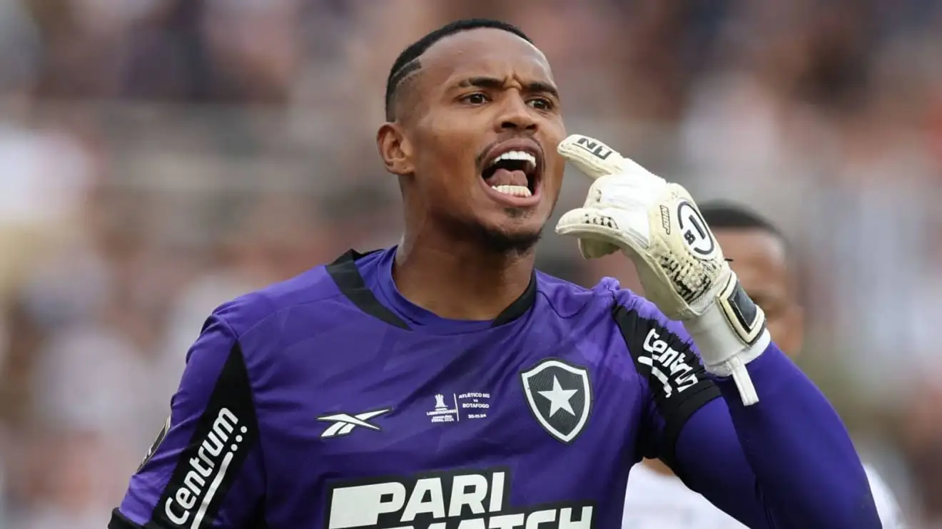 Man Utd chasing 6ft 5in goalkeeper who wants to 'emulate' two Prem icons from his country 1 John Victor, Botafogo