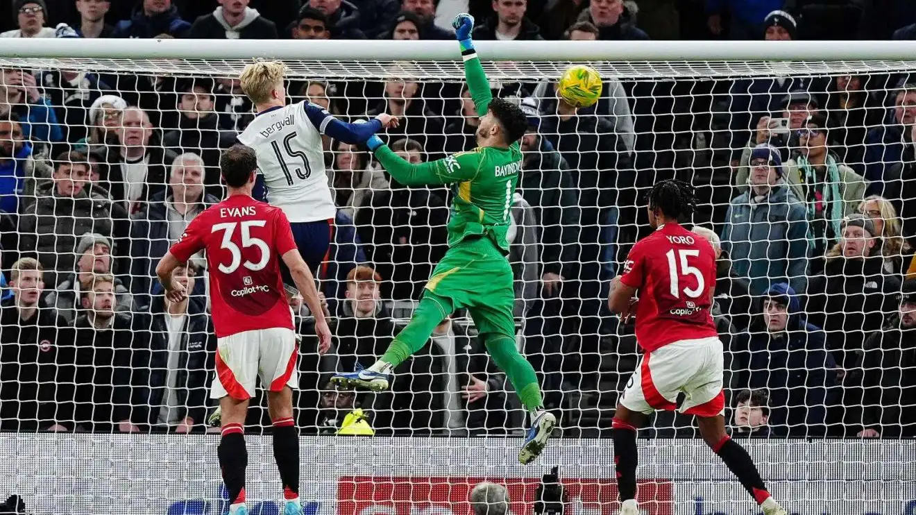 Tottenham 4-3 Man Utd: Spurs win bonkers Carabao Cup quarter-final after Forster capitulation 1 Male Utd goalkeeper Altay Bayindir falls short to decision with a cross