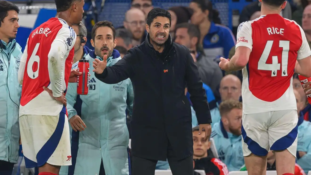 Mikel Arteta told time is running out to end Arsenal trophy drought: 'Challenge for the title' 1 Medley supervisor Mikel Arteta gives instructions to his gamers