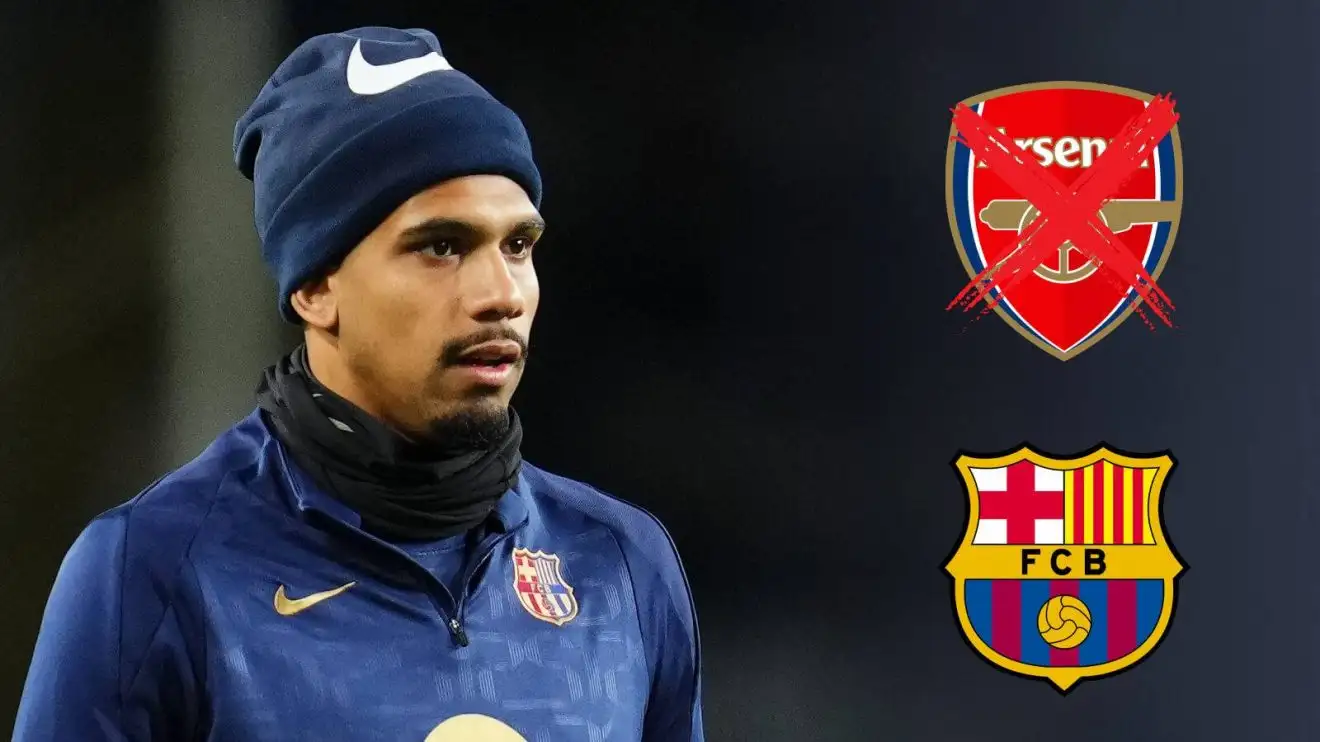 Barcelona star rejects Arsenal, Juventus after Deco 'convinces' him to discuss new contract 1 Ronald Araujo with the Arsenal badge with a red cross and the Barcelona badge