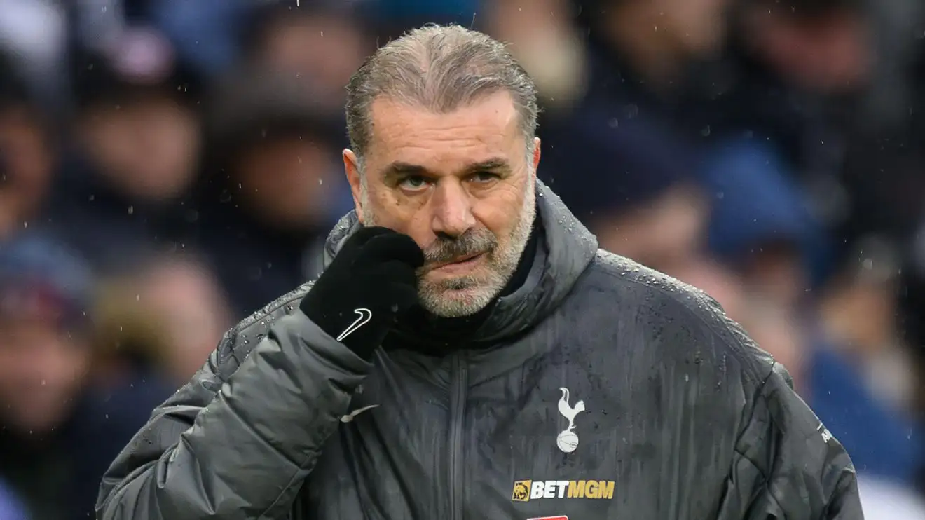 Ange Postecoglou peeks vexed and also irritated as he clutches his confront during Tottenham's experience with Leicester