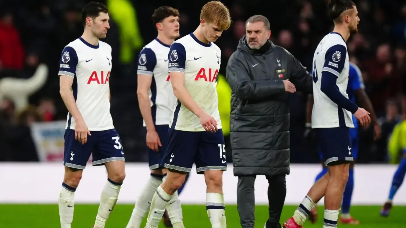 Postecoglou asks Levy to 'sack me' but 'assault' overlooked by referee amid Arsenal discourse 1 Tottenham players and also Ange Postecoglou attractiveness dejected after a loss