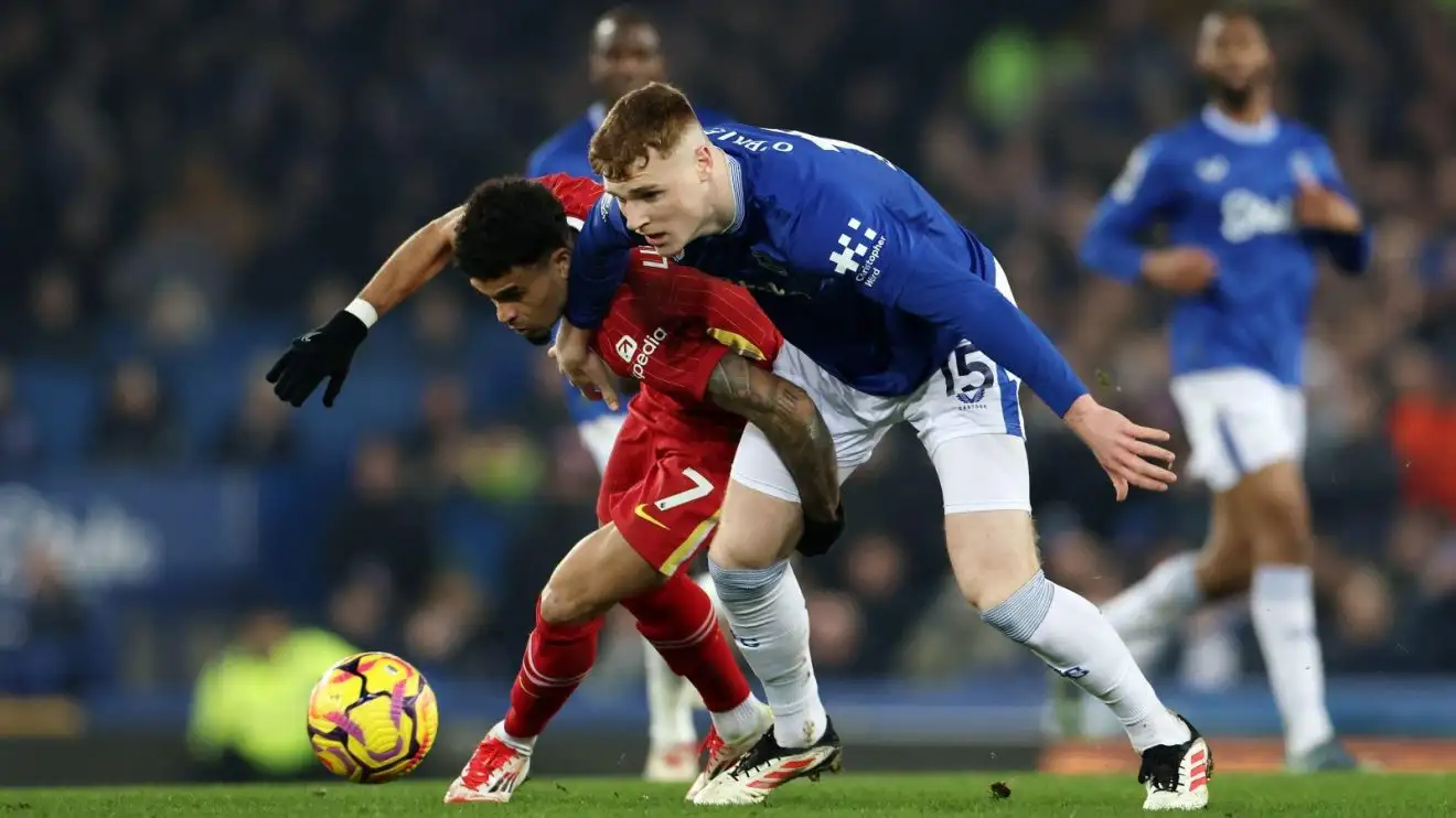 'Absolutely generational head-loss from Liverpool fans' 1 Everton and also Liverpool dispute for the ball