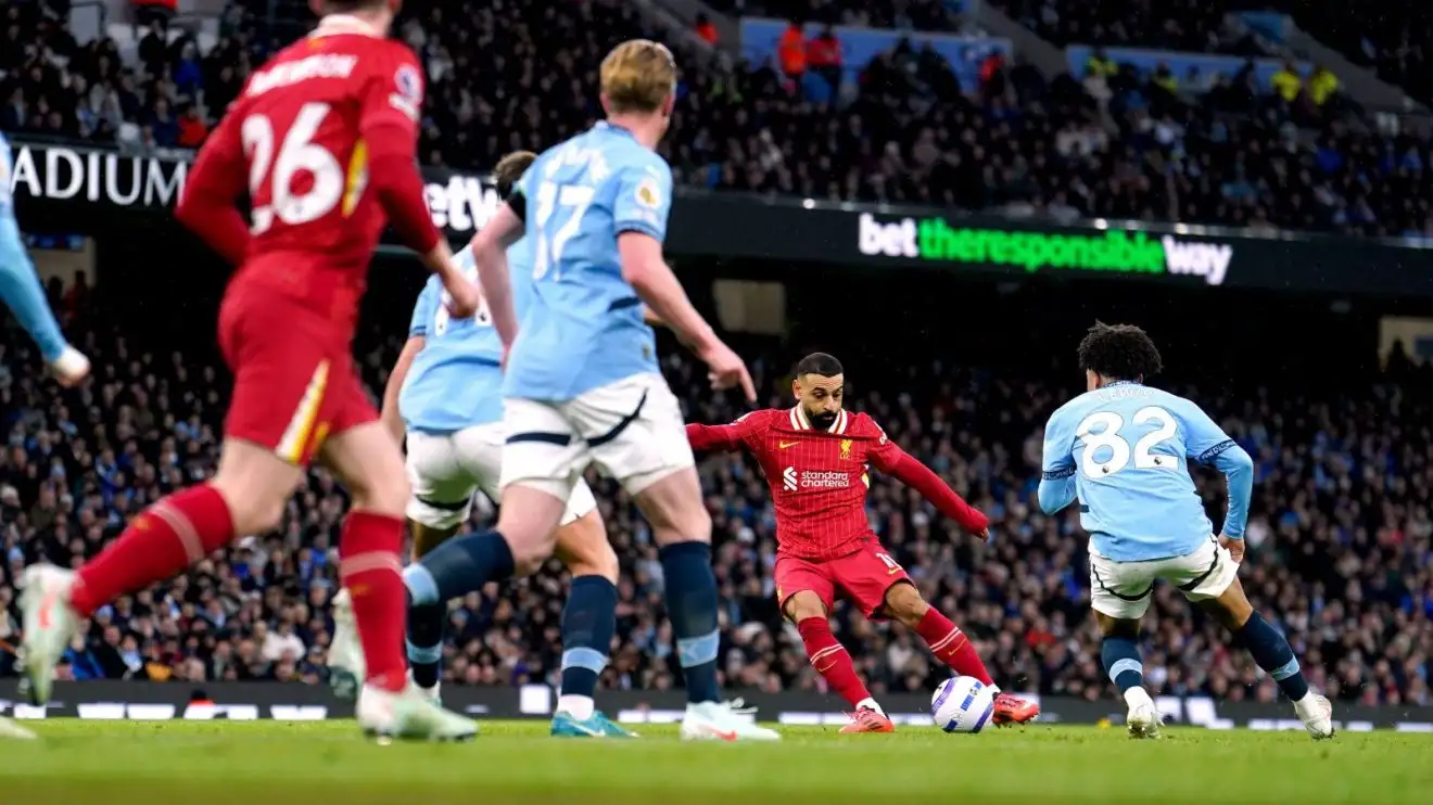 Roy Keane believes Liverpool will be 'a laughing stock' if they bottle Premier League title 1 Liverpool attacker Mohamed Salah scores a urge