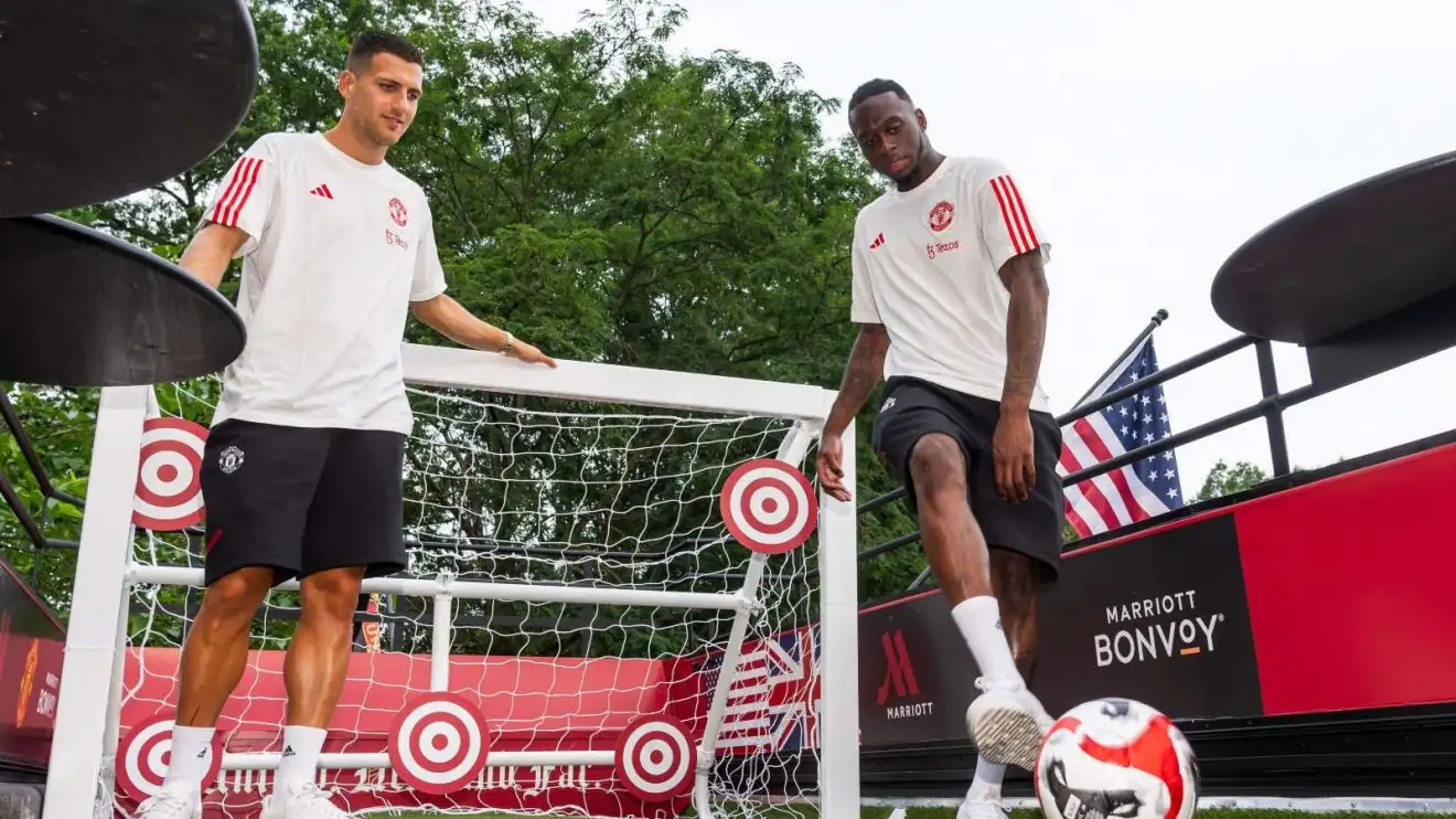 Man Utd slammed as 'accident waiting to happen' with journalist shaking head at more 'dismal business' 1 Male Utd duo Diogo Dalot and also Aaron Wan-Bissaka