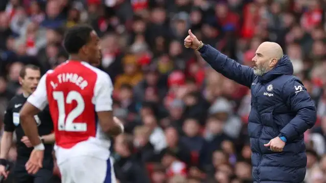 Enzo Maresca gives a thumbs up during his side's defeat to Arsenal
