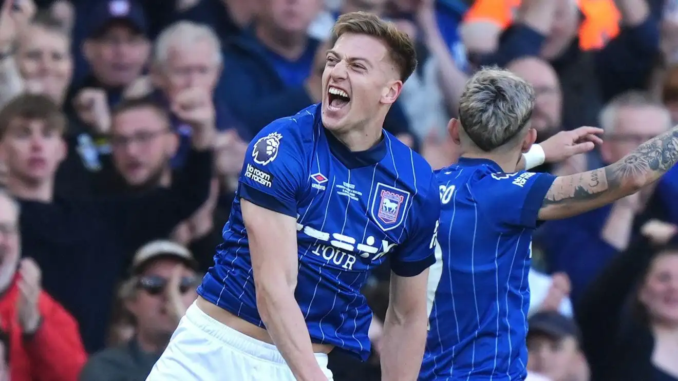 Gabby Agbonlahor tells Liam Delap to avoid Man United and 'go to a different club' 1 Male Joined transmit target Liam Delap