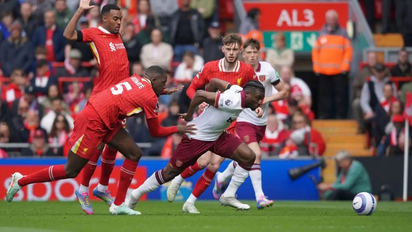 Chelsea offer West Ham seven players in £85m swap after Sancho snub 1 Liverpool players try to tackle West Pork forward Mohammed Kudus