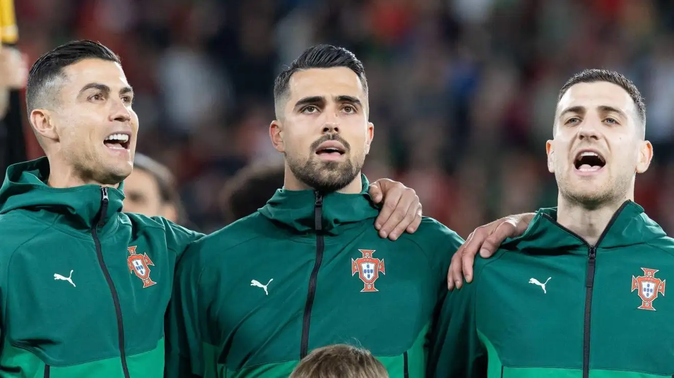 Man City 'pushing' to sign Cristiano Ronaldo team-mate 1 Diogo Costa nonsenses up up previously a match with Cristiano Ronaldo and also Diogo Dalot