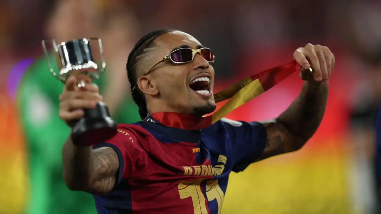 Man Utd make unbelievable £127m 'offer' for Barcelona star 1 Barcelona winger Raphinha